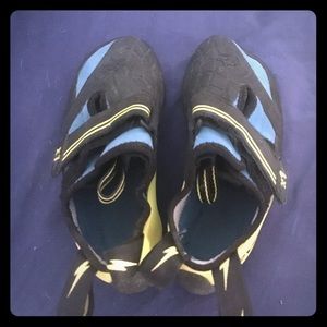 Evolv X1 climbing shoes, size 7.5 (European 40)